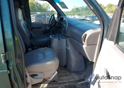 2000 Ford Econoline E350 Super Duty Wagon from USA, damaged, VIN 1FBSS31L2YHB46270